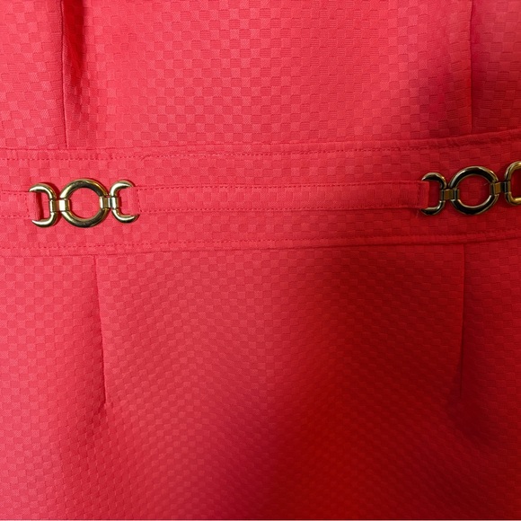 Chic Coral Sleeveless Midi Dress - Picture 5 of 8